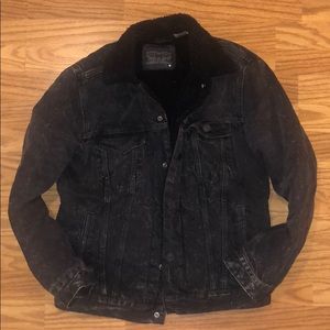 Levi’s denim jacket size medium